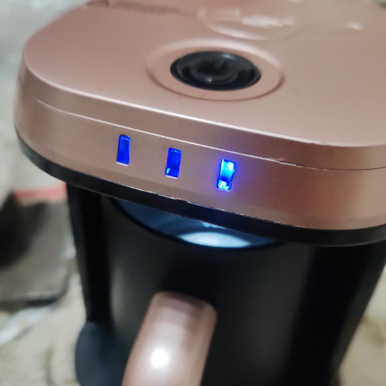 Awox Kafija Kahve Makinesinin Işıkları Yanıp Sönüyor Ve Kahve Hazırlamıyor