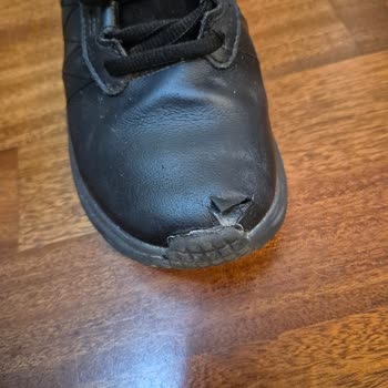 Kızımın Skechers Ayakkabısının Burun Kısmı Yırtıldı, Mağaza Kullanıcı Hatası Dedi