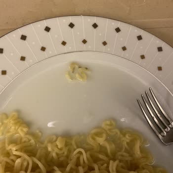 İndomie Noodle’da Siyah Parçalar: Hijyen Ve Sağlık Endişesi