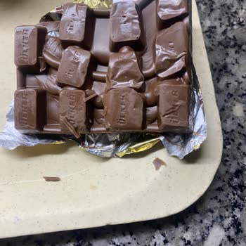 Ülker Çikolatasının Üçte Birinin Eksik Olması Ve Şekil Bozukluğu