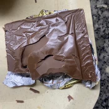 Ülker Çikolatasının Üçte Birinin Eksik Olması Ve Şekil Bozukluğu