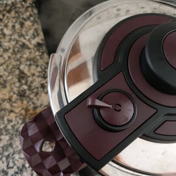 Bonera Petra Matic 6 Litre Düdüklü Tencere Sürekli Buhar Kaçırıyor Ve Kapak Kilitleniyor