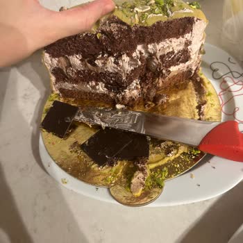 Özdilek'ten Alınan Bayat Pasta İçin Ücret İadesi Talebi