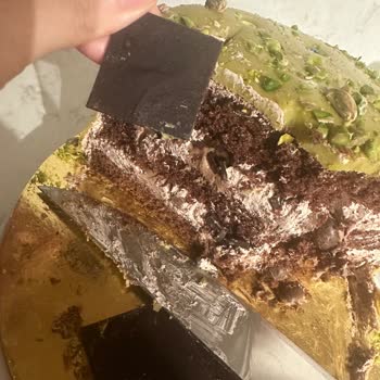 Özdilek'ten Alınan Bayat Pasta İçin Ücret İadesi Talebi