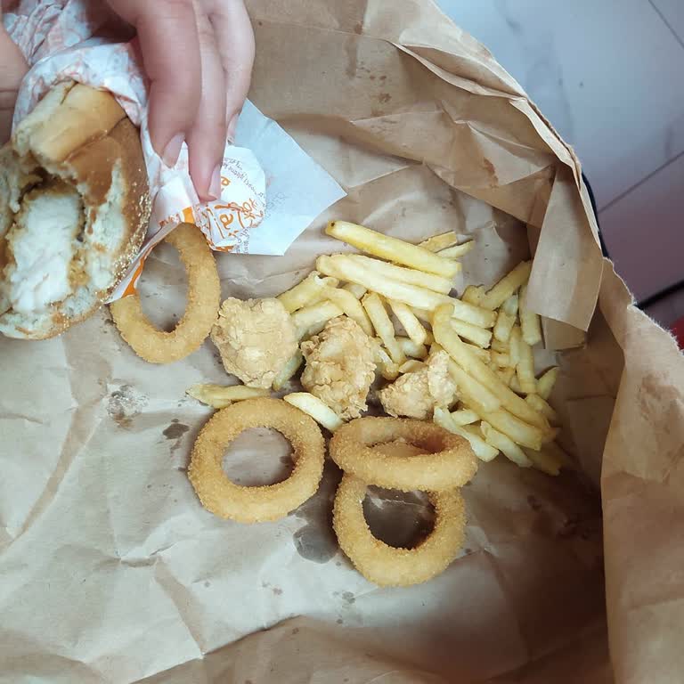 Ekstra Nugget Ve Chipotle Sosu Gönderilmedi