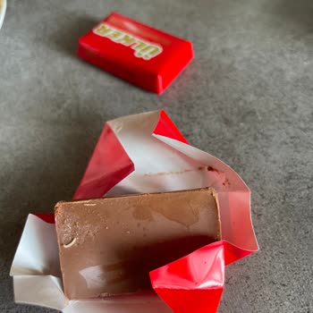 Ülker Çikolatasında Kurt Görülmesiyle Sağlık Endişesi Ve Ücret İadesi Talebi