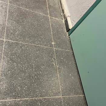 İBB Olimpiyat Stadı Metro Bekleme Alanı Hijyen Sorunları ve Kötü Koku