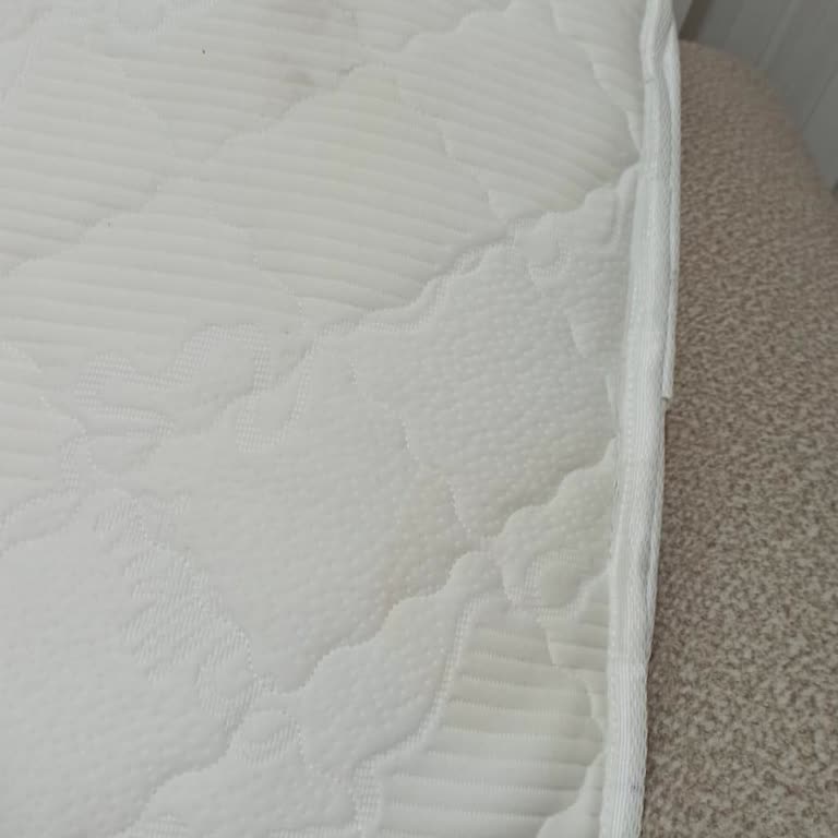 Kullanılmış Ve Kirli Bebek Yatağı, Çözüm Bulamayan Servis