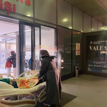 Yaşlı Demans Hastasının Hastane Kapısında Bırakılması Ve Sevk Reddi