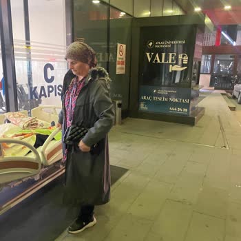 Yaşlı Demans Hastasının Hastane Kapısında Bırakılması Ve Sevk Reddi