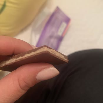 Milka Çilekli Yoğurtlu Çikolatada Saç Görülmesi Hijyen Şikayeti