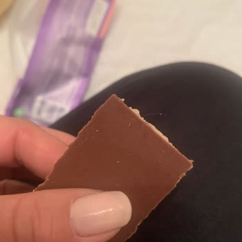 Milka Çilekli Yoğurtlu Çikolatada Saç Görülmesi Hijyen Şikayeti