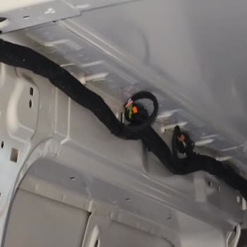 Peugeot Araç İç Tesisatındaki Eksik Parçanın Ücretsiz Temini ve Montajı Talebi