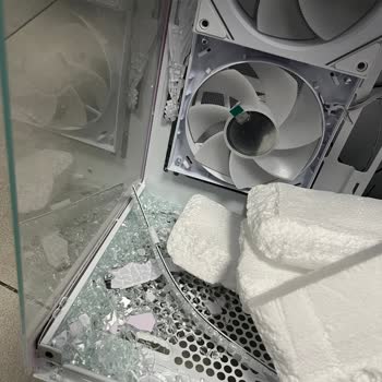 İncehesap Hasarlı Bilgisayar Kasası Parçalanmış Şekilde Döndü, Müşteri Hizmetleri Çözüm Sunmadı