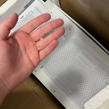 İncehesap Hasarlı Bilgisayar Kasası Parçalanmış Şekilde Döndü, Müşteri Hizmetleri Çözüm Sunmadı