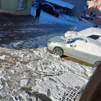 Bursa Değirmenlikızık Buzlu Yol, Ambulans Ve Araçların Girişini Engelliyor