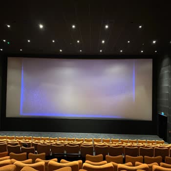 Soğuk Salon, Kirli Koltuk Ve Kalitesiz Görüntüden Şikayet