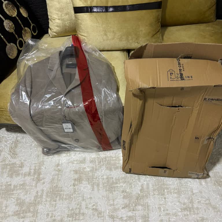 Pierre Cardin Giyim İki Adet Kaban Siparişi Verdim Ancak Kargodan Sadece Bir Adet Kaban Çıktı