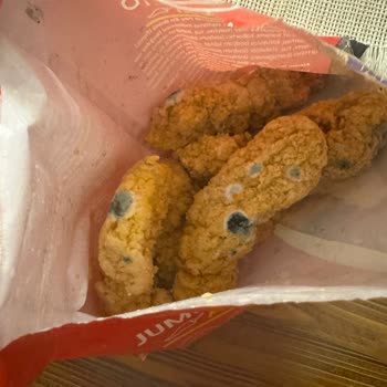 Müşteri Hizmetinden Cevap Alınamayan Küflü Tavuk Ürünü İçin İade Talebi