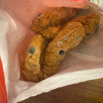 Müşteri Hizmetinden Cevap Alınamayan Küflü Tavuk Ürünü İçin İade Talebi