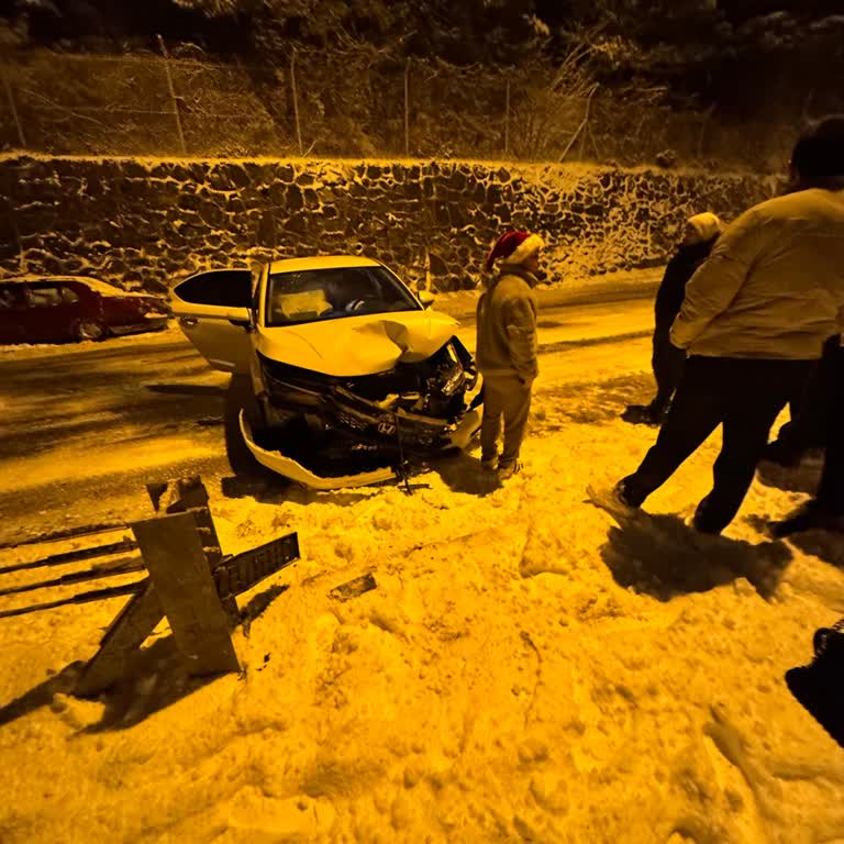 Karlı Havada Yaz Lastiğiyle Sürücünün Sorumluluğu Olmadan Kaza Ve Airbag Patlaması