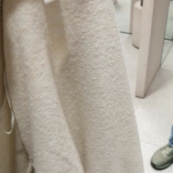 H&M Denied Refund for Defective Sweater Despite Purchase Record