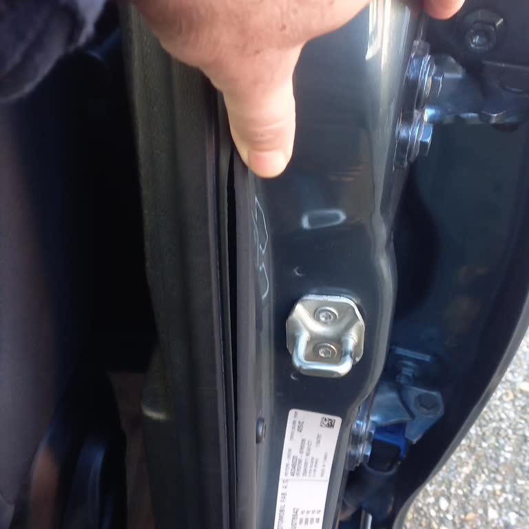 Yeni Fiat Egea Cross Kapı Fitilindeki Yırtık Garanti Kapsamına Alınmalı