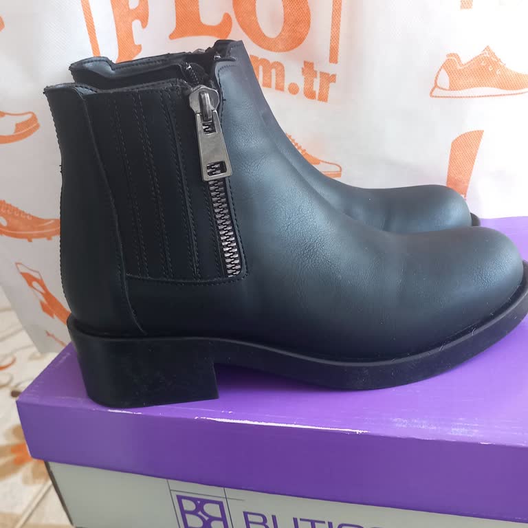 FLO Mağazasından Aldığım Bot Ayak Bileğimi Yaraladı İade Talebi