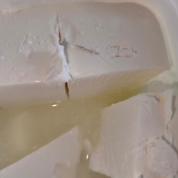 BİM Dost Süzme Peynirinde Böcek Bacağına Benzeyen Yabancı Madde