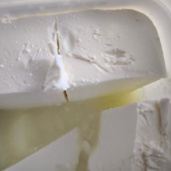 BİM Dost Süzme Peynirinde Böcek Bacağına Benzeyen Yabancı Madde