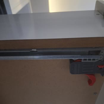 Samet Çekmece Raylarındaki Kırık Plastik Parçalar İçin Yedek Talebi