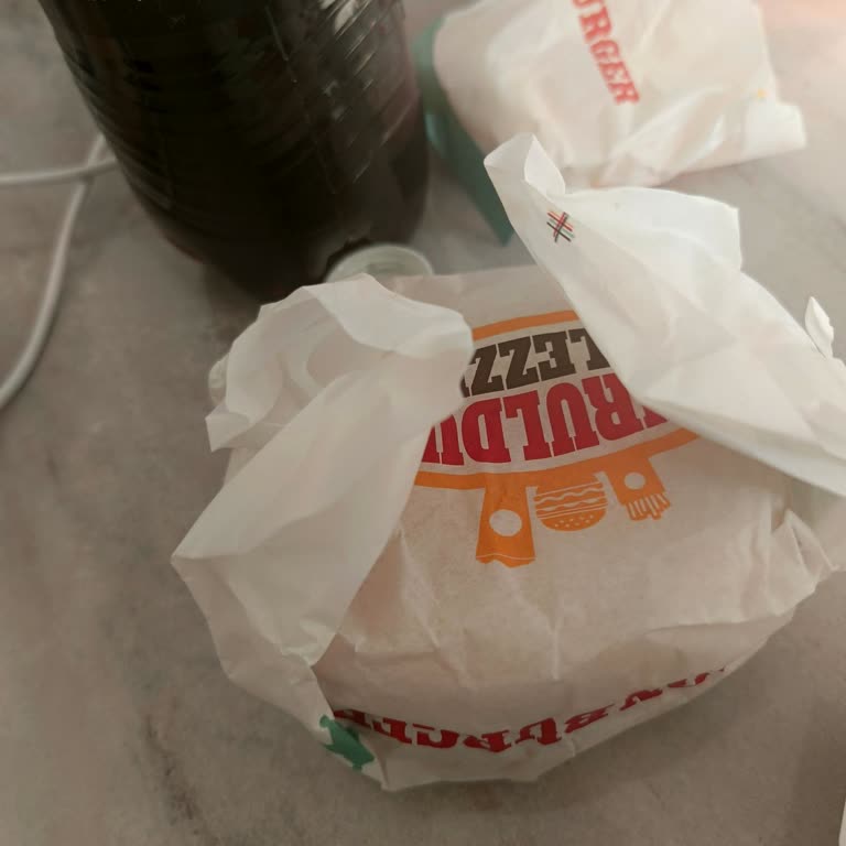 Eksik Hamburger Ve Çözüm Yetersizliği Nedeniyle Ücret İadesi İstiyorum