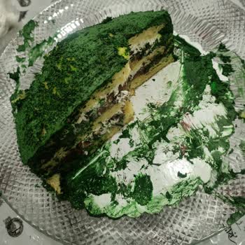 Yeşil Boyalı Pastanın Lezzetsizliği Ve Müşteri Hizmetindeki İlgisizlik