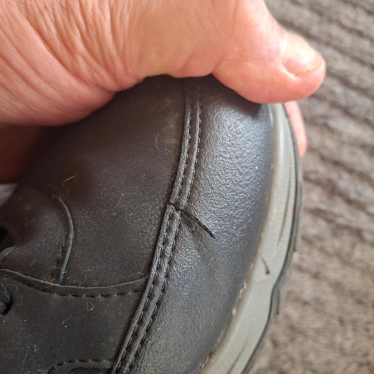 FLO Mağazasında Kinetix Ayakkabının Hızlı Yırtılması Ve Garanti Reddi