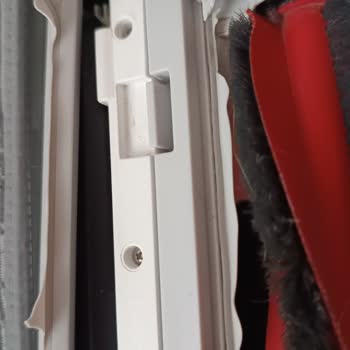 Garanti Kapsamındaki Kırık Çerçeve Parçası Ücretsiz Değiştirilmedi