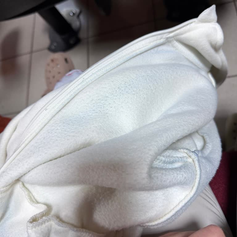 Notus Uniform Bir Kez Giydiğim Halde Hem Tüylenme Yaptı Hem De Beyaz Polarımı Ciddi Şekilde Boyadı