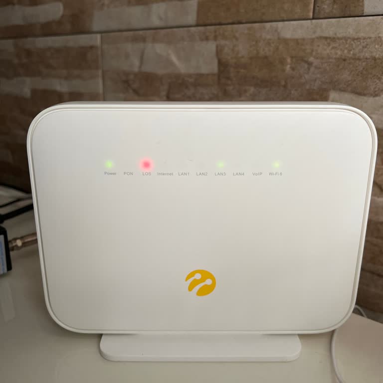 Superonline'dan Kırmızı Işıklı Modemle Gelen Uzun Süreli İnternetsizlik Ve Haksız Cayma Ücreti