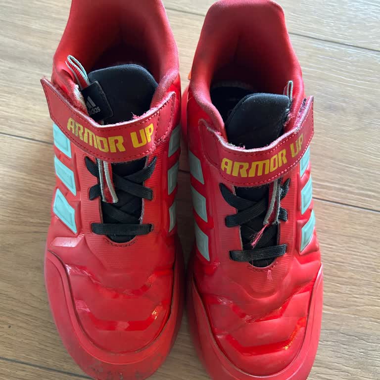 Adidas Ayakkabıda Sürekli Koku Sorunu Ve Üretim Hatası İade Talebi