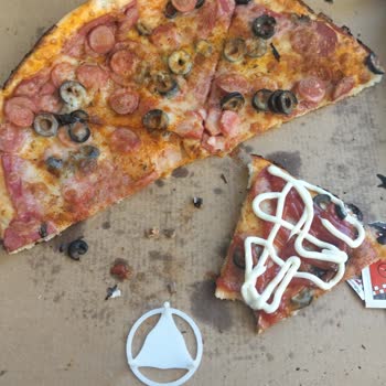 Pizza İçinde Sert Cisim Çıktı Güvenlik Ve Hijyen Endişesi