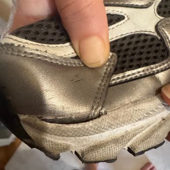 Bershka Shoes Fell Apart in Less Than a Month