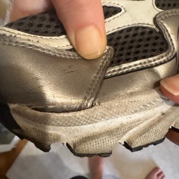 Bershka Shoes Fell Apart in Less Than a Month