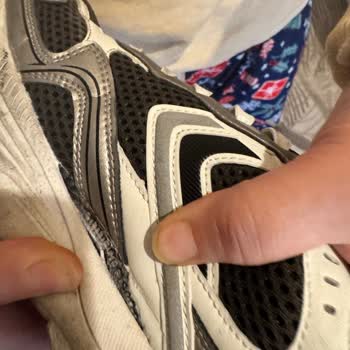 Bershka Shoes Fell Apart in Less Than a Month