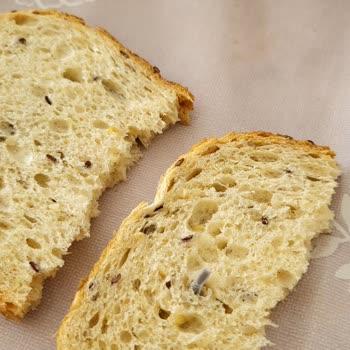 Uno Ekmek İçinde Plastik Bir Parça İle Karşılaştım