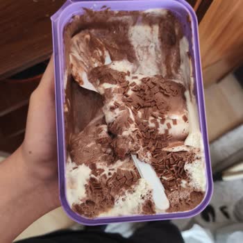 Kullanılmış Dondurma Ve Kaşıkla Gelen Hijyen İhlali