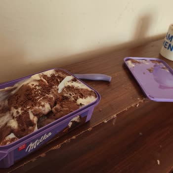 Kullanılmış Dondurma Ve Kaşıkla Gelen Hijyen İhlali