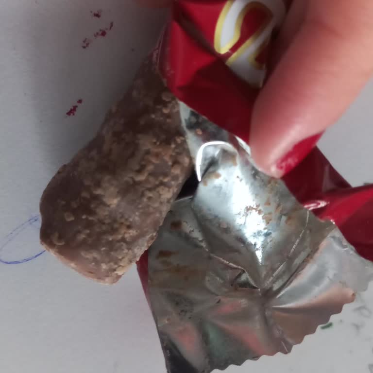 Renk Bozukluğu Ve Üretim Tarihi Eksikliği Nedeniyle Çikolata Değişimi Talebi