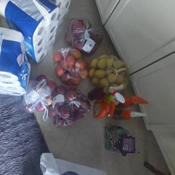 Getir Teslimatçısının Zile Basıp Ürünleri Bina Altına Bırakması