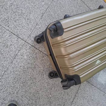 Batman Havalimanı’nda Valizim Hasar Gördü, Çözüm Bekliyorum