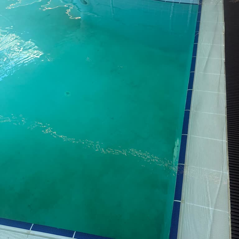 Kirli Soğuk Havuz, Kötü Yemek Ve Yanıltıcı Oda Fotoğrafları