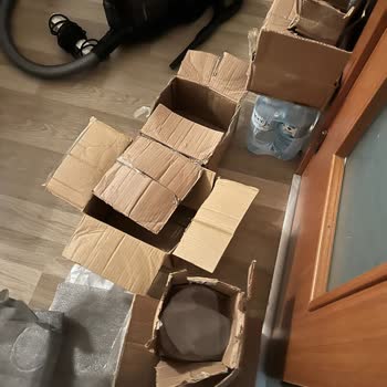 Çeyiz Kırık Tabaklar Ve Cevapsız Satıcı